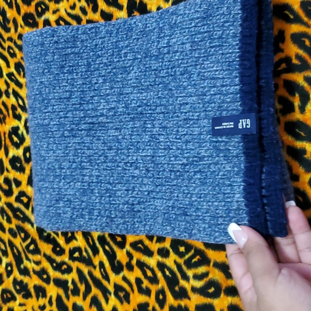 Gap Scarf